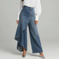 Asymmetrische wrap jeans 👖 Een combinatie van culottes en een pantalon, met een hoge taille voor een optisch langer lijkend effect, wijde pijpen en een zwierige pasvorm, en diagonaal geplaatste knopen – transformeer jezelf direct in een fashionista! ✨