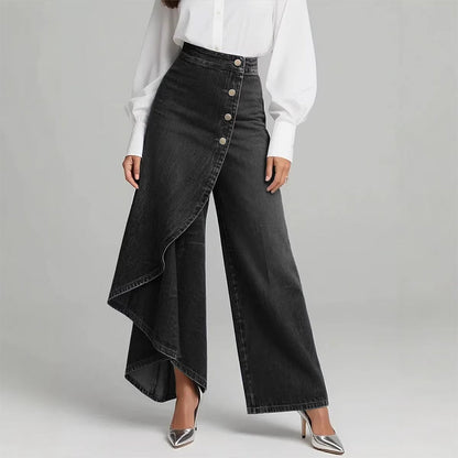 Asymmetrische wrap jeans 👖 Een combinatie van culottes en een pantalon, met een hoge taille voor een optisch langer lijkend effect, wijde pijpen en een zwierige pasvorm, en diagonaal geplaatste knopen – transformeer jezelf direct in een fashionista! ✨